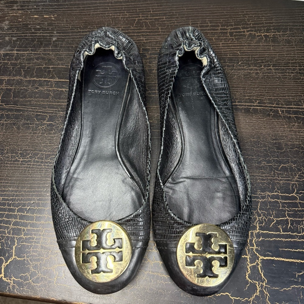 Tory Burch Textured Black Flats with Gold Emblem - Picture 12 of 12